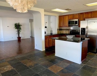 2907 Donnell Dr - Photo Thumbnail 11