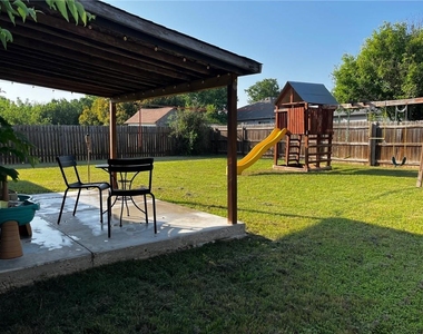 2907 Donnell Dr - Photo Thumbnail 22