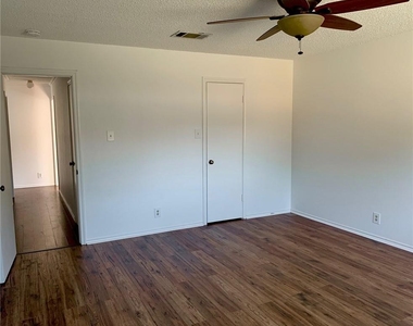 2907 Donnell Dr - Photo Thumbnail 15