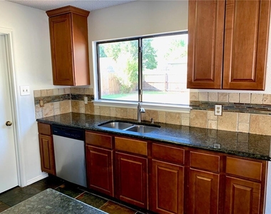 2907 Donnell Dr - Photo Thumbnail 6