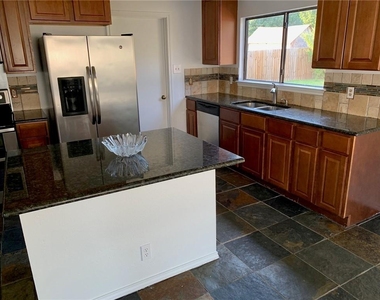 2907 Donnell Dr - Photo Thumbnail 4