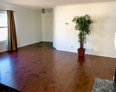2907 Donnell Dr - Photo Thumbnail 9