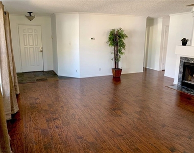 2907 Donnell Dr - Photo Thumbnail 7