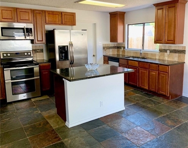 2907 Donnell Dr - Photo Thumbnail 5