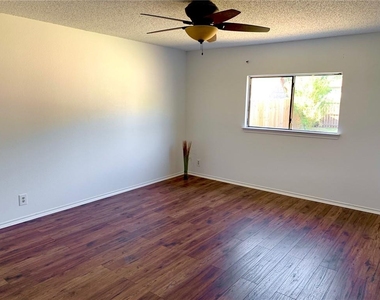 2907 Donnell Dr - Photo Thumbnail 13
