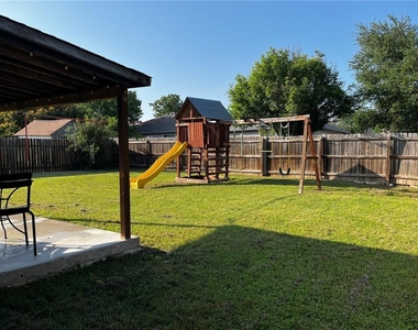 2907 Donnell Dr - Photo Thumbnail 20