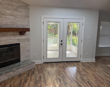 2063 Las Brisas Court - Photo Thumbnail 8