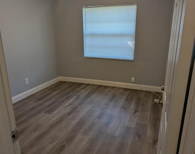 1834 Meharry Avenue - Photo Thumbnail 11