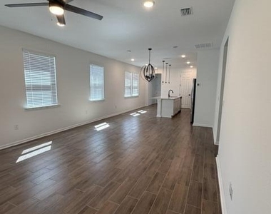 915 Cedar Slough Drive - Photo Thumbnail 10