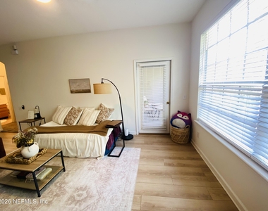 10550 Baymeadows Road - Photo Thumbnail 4