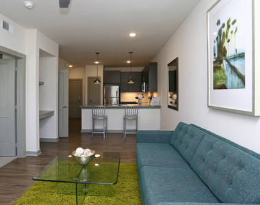 680 E Algonquin Road - Photo Thumbnail 1