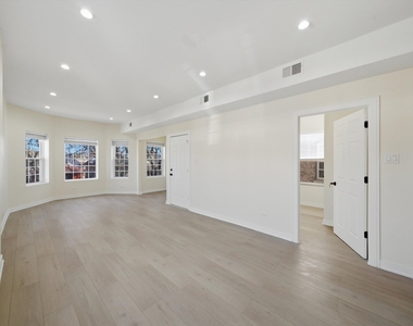 4957 W Superior Street - Photo Thumbnail 6