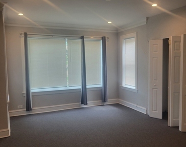 7918 S Essex Avenue - Photo Thumbnail 1