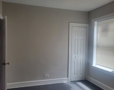 7918 S Essex Avenue - Photo Thumbnail 3