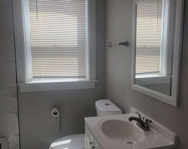 7918 S Essex Avenue - Photo Thumbnail 5