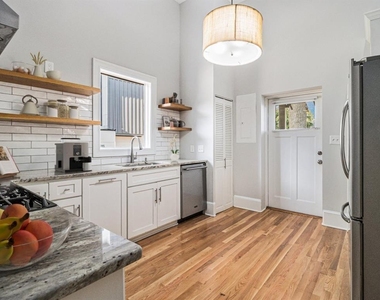 74 Boulevard Se - Photo Thumbnail 4