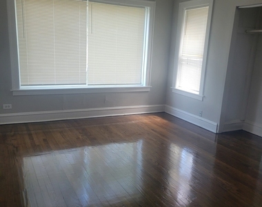 7918 S Essex Avenue - Photo Thumbnail 1