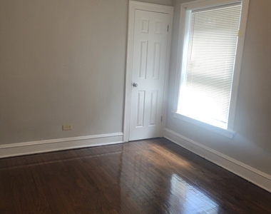 7918 S Essex Avenue - Photo Thumbnail 5