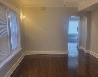 7918 S Essex Avenue - Photo Thumbnail 3