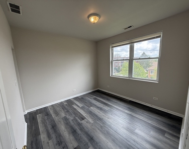 7952 S Carpenter Street - Photo Thumbnail 4