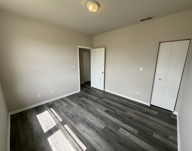 7952 S Carpenter Street - Photo Thumbnail 5