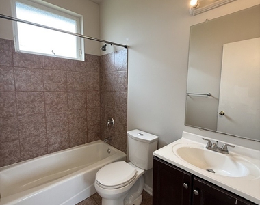 7952 S Carpenter Street - Photo Thumbnail 6