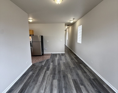 7952 S Carpenter Street - Photo Thumbnail 1