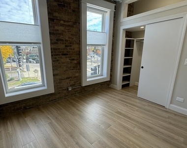 601 Green Bay Road - Photo Thumbnail 7