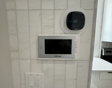 601 Green Bay Road - Photo Thumbnail 2