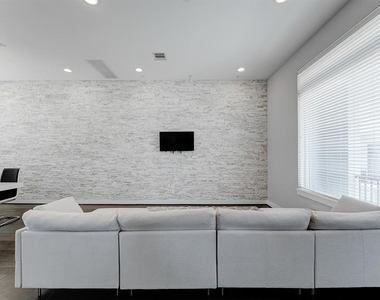 8409 Hempstead Road - Photo Thumbnail 11
