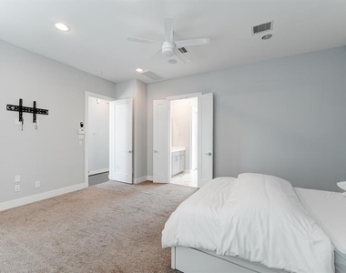8409 Hempstead Road - Photo Thumbnail 24