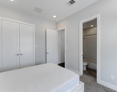 8409 Hempstead Road - Photo Thumbnail 31