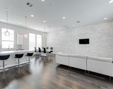 8409 Hempstead Road - Photo Thumbnail 12