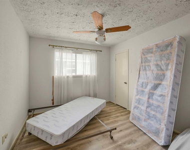 16323 Summer Dawn Lane - Photo Thumbnail 21