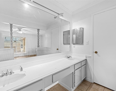 6327 Lynkat Lane - Photo Thumbnail 16