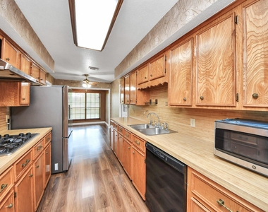 8407 Kirchner Road - Photo Thumbnail 10