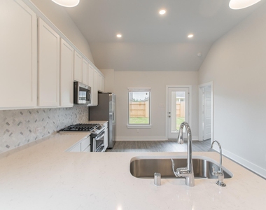 10539 Preserve Way - Photo Thumbnail 8