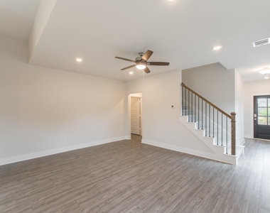 10539 Preserve Way - Photo Thumbnail 4