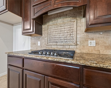 6726 Hathaway Lane - Photo Thumbnail 14