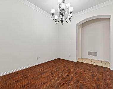 6726 Hathaway Lane - Photo Thumbnail 9