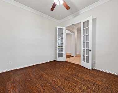 6726 Hathaway Lane - Photo Thumbnail 8