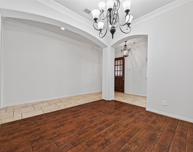 6726 Hathaway Lane - Photo Thumbnail 10