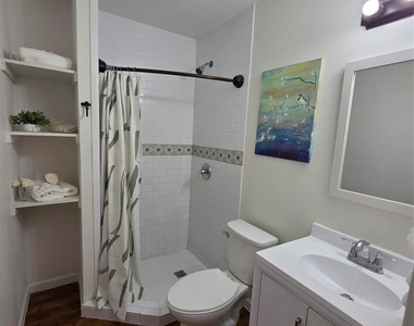 5422 Pine Avenue - Photo Thumbnail 18