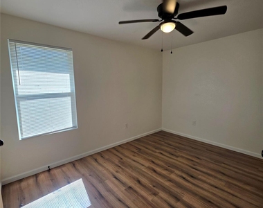 5422 Pine Avenue - Photo Thumbnail 17