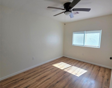 5422 Pine Avenue - Photo Thumbnail 15