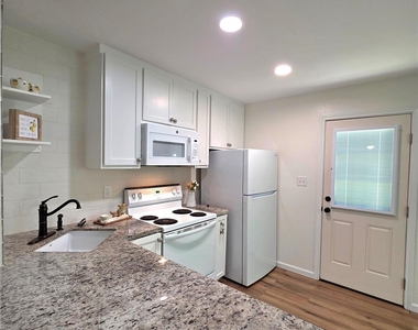 5422 Pine Avenue - Photo Thumbnail 8