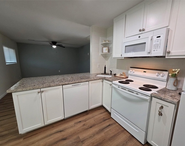 5422 Pine Avenue - Photo Thumbnail 6