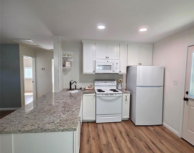 5422 Pine Avenue - Photo Thumbnail 4