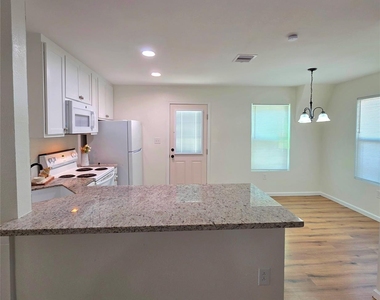 5422 Pine Avenue - Photo Thumbnail 10