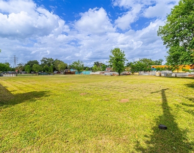 1710 Berry Road - Photo Thumbnail 5
